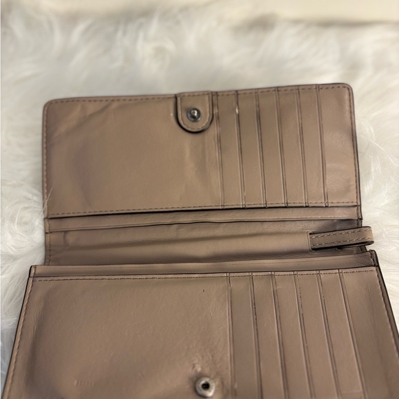 Coach Mauve Appliqué Floral Wallet/Wristlet Stone - Picture 6 of 10